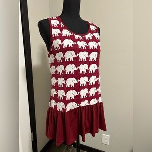Sleeveless top with elephants in medium